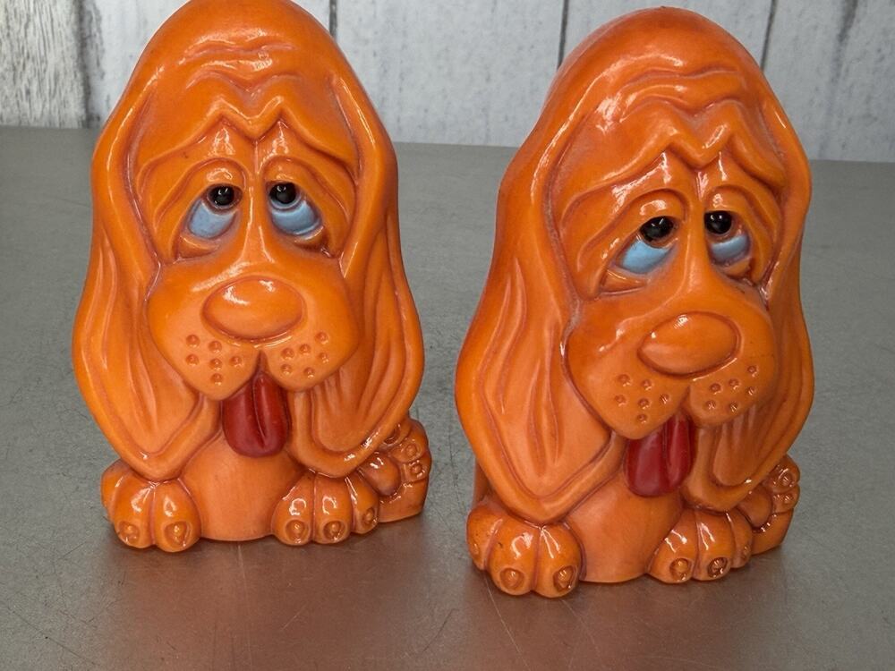 VTG Sad Bloodhound Dogs Salt Pepper Celluloid Bright Orange Shakers Hong Kong - Picture 1 of 5